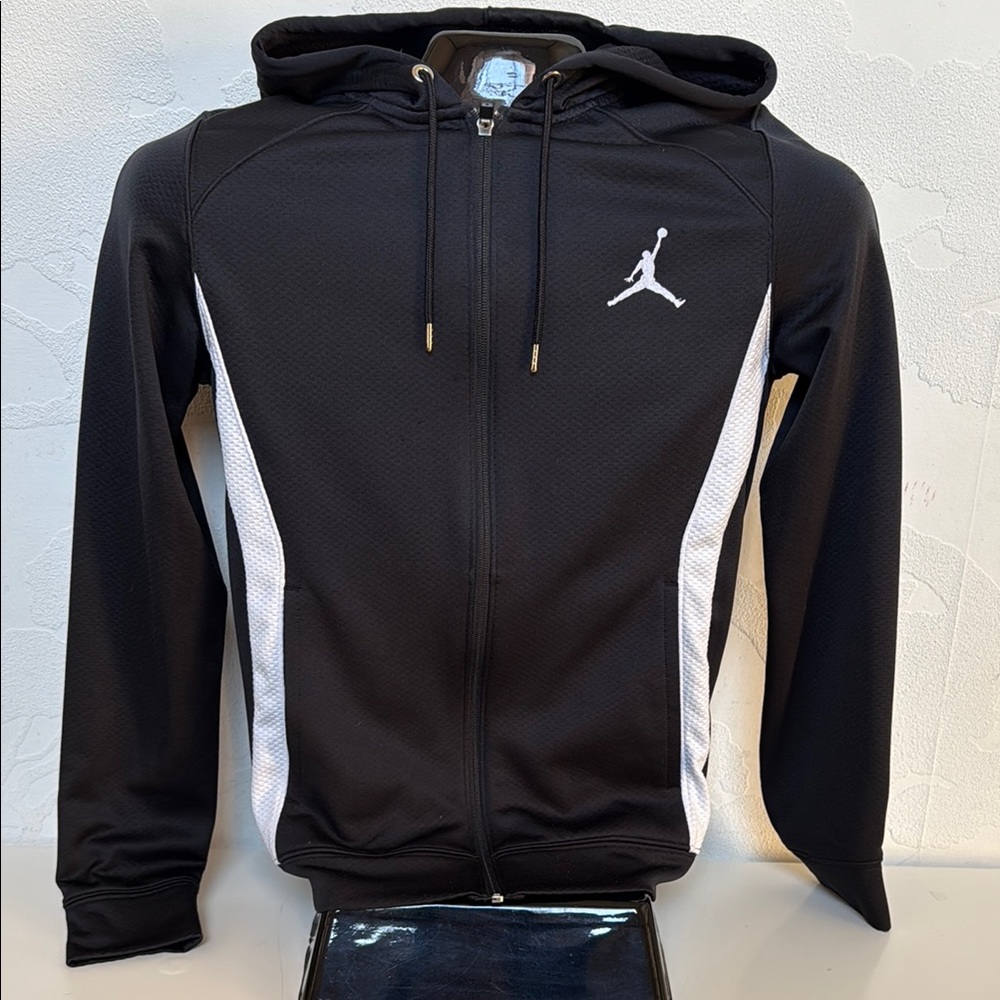 AIR JORDAN Men’s Black and White Lightweight Breathable Zip-Up Hoodie Size S